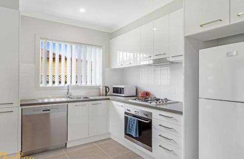 Anna Bay Apartment | Scott Street Couples Getaway