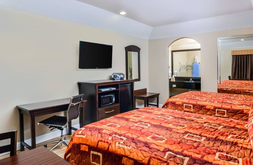 Clodine Hotel | Scottish Inn & Suites Highway 6 South
