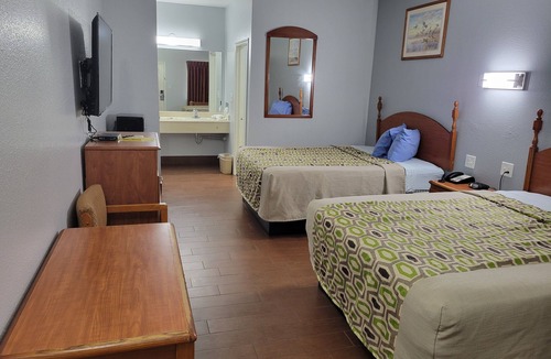 Hankamer Hotel | Scottish Inn & Suites