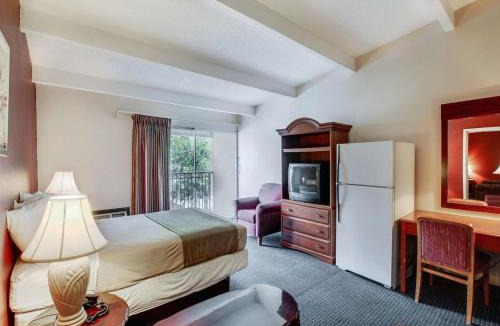 Cedar Knolls Hotel | Scottish Inn Whippany