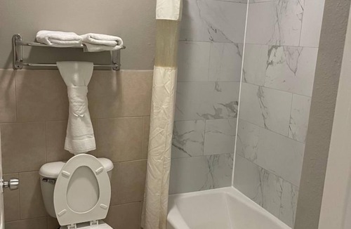 Alvin Hotel | Scottish Inns and Suites Alvin