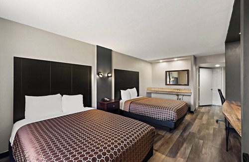 Windsor Park Hotel | Scottish Inns Austin Downtown