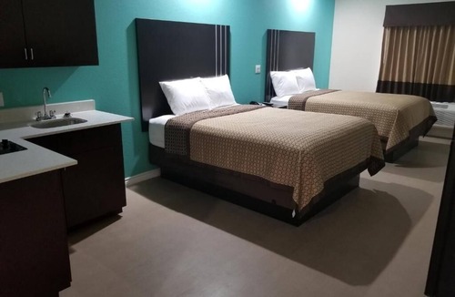 Bay City Hotel | Scottish Inns Bay City, 2 Queen Beds Kitchenette Non-Smoking, 2 Units