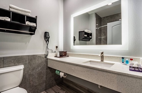 Katy Hotel | Scottish Inns Katy