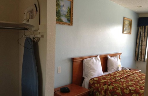 North Long Beach Hotel | Scottish Inns Long Beach