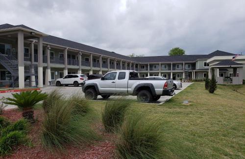 Barrett Hotel | Scottish Inns & Suites - Crosby