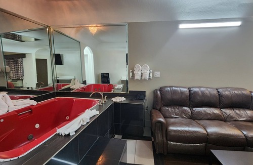 Clodine Hotel | Scottish Inns & Suites Sam Houston Pkwy