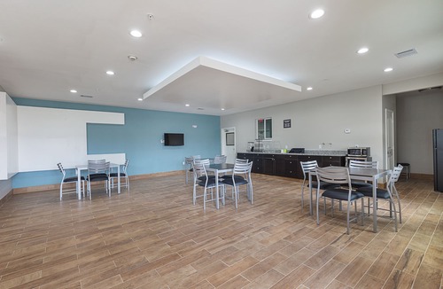 Barrett Hotel | Scottish Inns & Suites