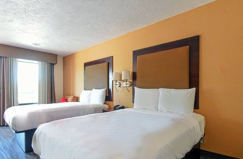 Shenandoah Hotel | Scottish Inns & Suites Shenandoah Woodlands Mall, Two Queen Room, Free Parking