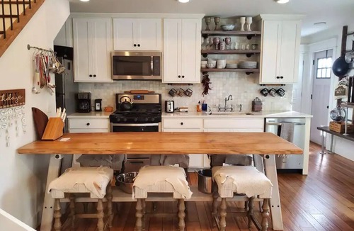 Caroline Apartment | Scottland Yard Farm -Queen's Quarters