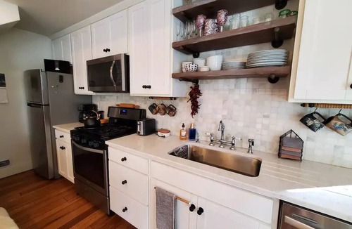 Caroline Apartment | Scottland Yard Farm -Queen's Quarters