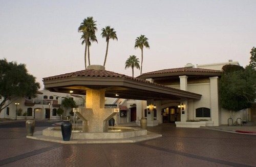 Arcadia Condo | Scottsdale Camelback Resort Inviting 3BR Condo with Hot Tub
