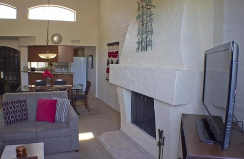 Arcadia Condo | Scottsdale Camelback Resort Peaceful 2BR Condo with Picnic Area