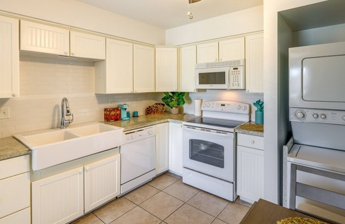 Cox Heights Condo | Scottsdale Condo w/Community Pool Access!