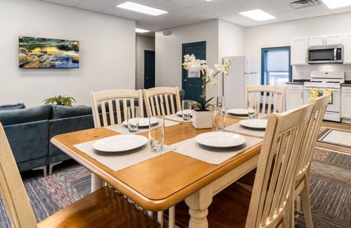 Scottsville Apartment | Scottsville 4-Bdrm Loft/Sleeps 6/Onsite Parking