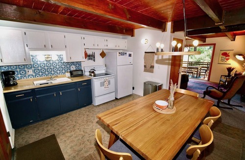 Pine Cove Cabin | Scout’s Hideaway! Modern boho-chic cabin w/views & A/C