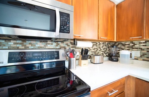 Southside House | ~Screaming Eagle Sleeps 11 Heated Pool & Spa~