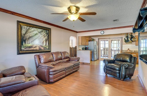 Morgan House | Screened-In Deck & Dock Access: Texas Home!