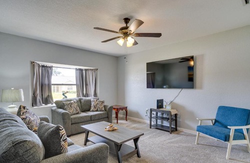 Port Charlotte House | Screened-In Lanai + Yard: Port Charlotte Retreat