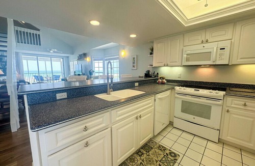 Palm Island Villa | Screened Lanai Plus A Sundeck! C2422B