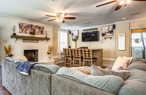Charleston House | Screened Porch and Grill Spacious Charleston Home!