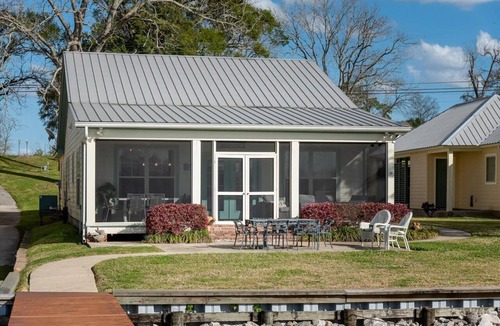 Lakeland House | Screened porch and private pier on False River
