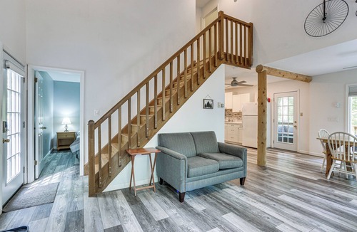 Rowland House | Screened Porch & Deck: Pet-Friendly Poconos Escape