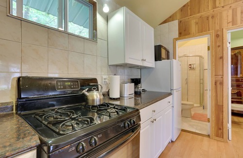 Mongaup Valley Cabin | Screened Porch + Fire Pit: Cabin Near Bethel Woods