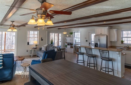 Goodview House | Screne Cabin, Dock, Beach, HotTub, FirePit, Kayak