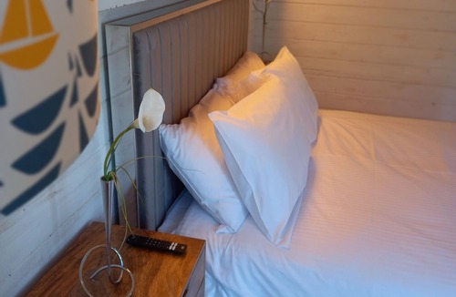 Par Ski Chalet | Scrummy Cabin - Deluxe with courtyard view