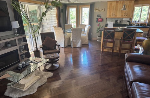 Scugog House | Scugog Island- perfect for families and friends with lake view and access!