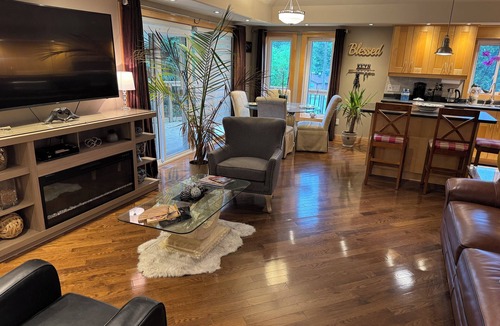 Scugog House | Scugog Island- perfect for families and friends with lake view and access!