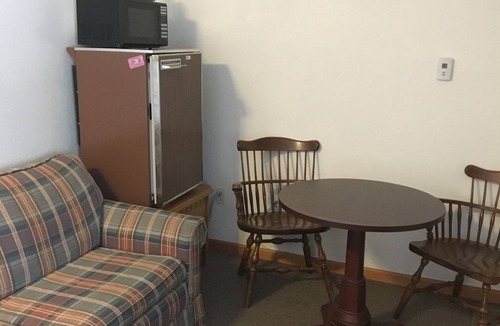 Wellston Hotel | Scully's Manistee Outpost Motel