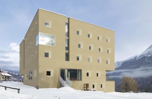 Engadin Scoul Hostel | Scuol Youth Hostel