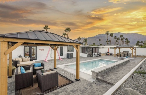 Desert Park Estates House | Señoritas House- Entire 4BR, Firepit, Pool, Views!