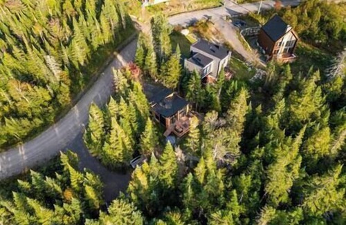 Lac-Swell House | Serene Val Amico | Spa | Fireplace | Lake Access