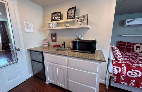 Medicine Park House | SE Wichita Mountains Tiny House Stay w/Patio-Slp 4