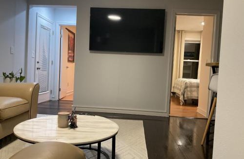 Des Moines Apartment | SEA Airport Coastal Apartments, located just 15 min from SeaTac Airport and 5 min from Des Moines Marina