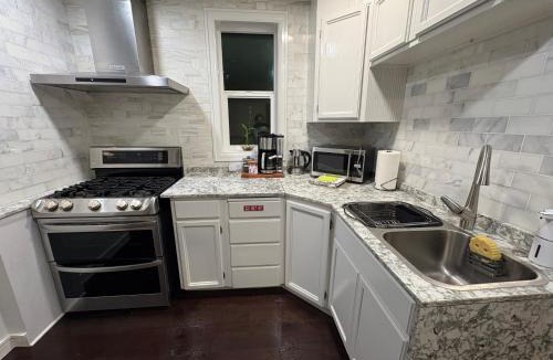Des Moines Apartment | SEA Airport Coastal Apartments, located just 15 min from SeaTac Airport and 5 min from Des Moines Marina