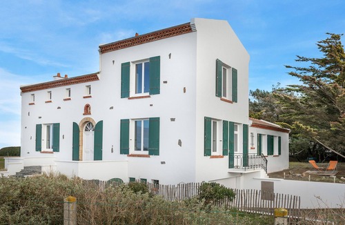 Saint-Michel-Chef-Chef House | Sea - beach facing family villa for 12