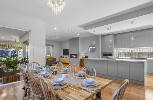 Kingston Park House | Sea Belle by Wine Coast Holidays