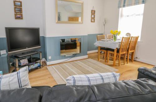 Muston House | Sea Breakers Cottage