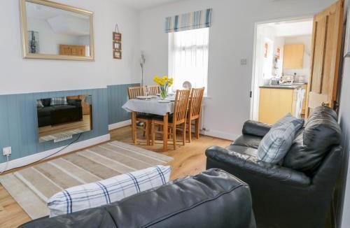 Muston House | Sea Breakers Cottage