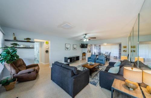 Carlouel House | Sea Breeze Beach House