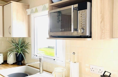 Cayton Bay Apartment | Sea Breeze, Cayton Bay