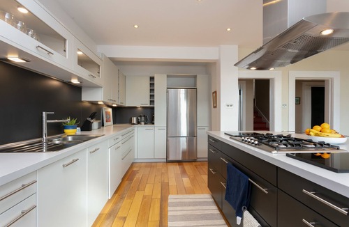 Ayr House | Sea Breeze - Donnini Apartments