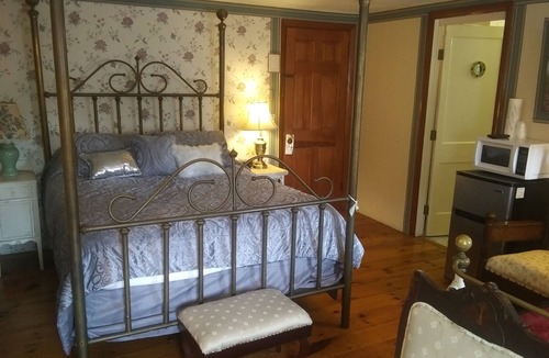 Hyannis House | Sea Breeze Inn