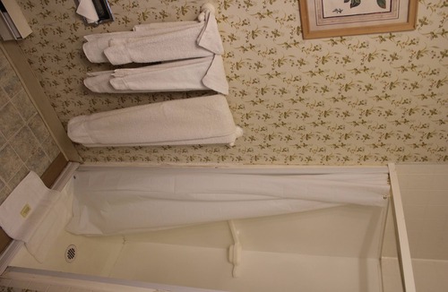 Hyannis House | Sea Breeze Inn