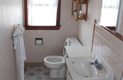 Hyannis House | Sea Breeze Inn