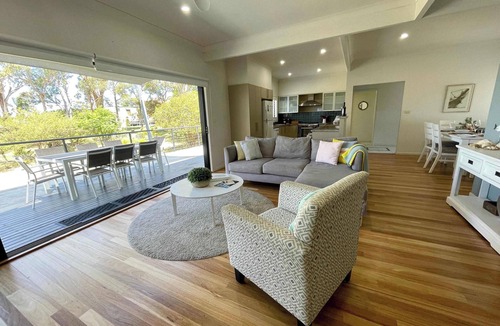 Mollymook Beach House | Sea Breeze On Carroll